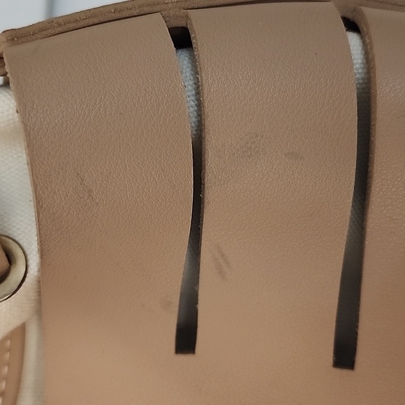 Small bucket bag no brand name in neutral colour - Picture 5 of 10